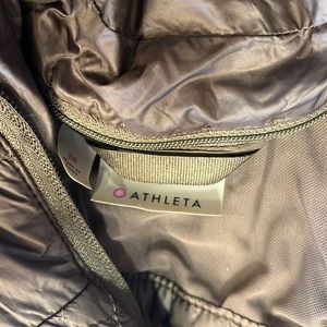 Athleta winter coat olive green color, size medium great condition.